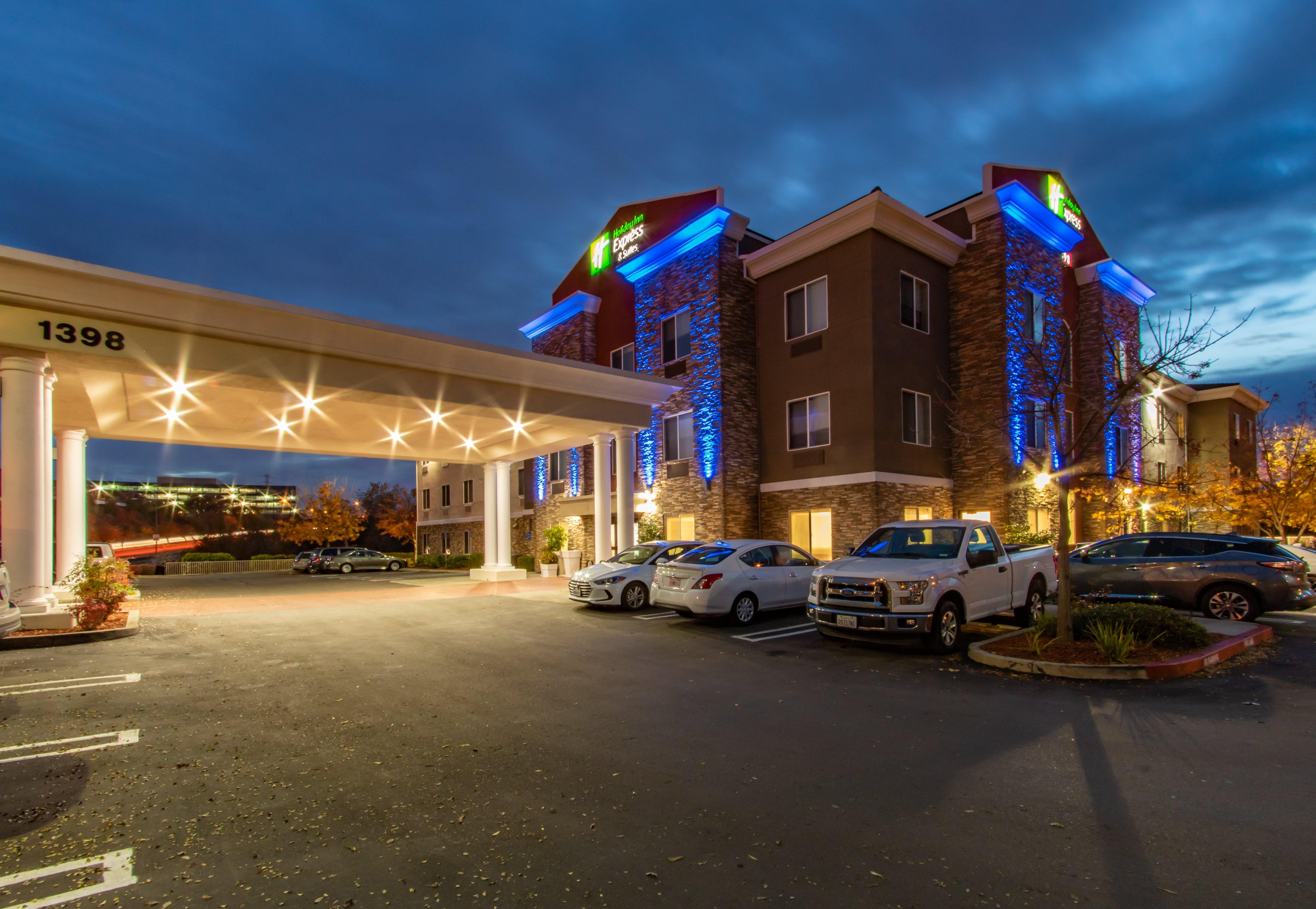 Holiday Inn Express Hotel & Suites Roseville - Galleria Area By Ihg Экстерьер фото