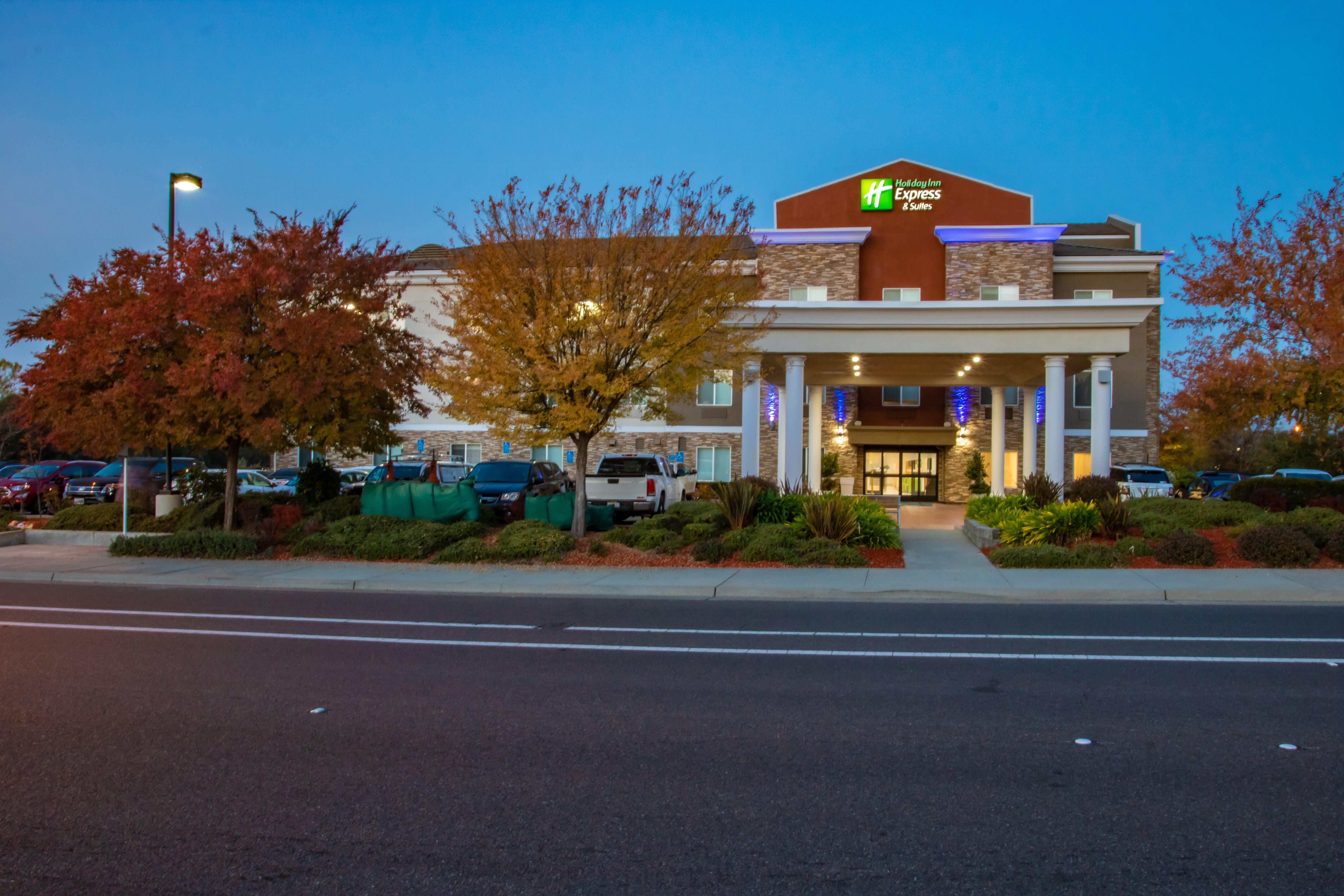 Holiday Inn Express Hotel & Suites Roseville - Galleria Area By Ihg Экстерьер фото