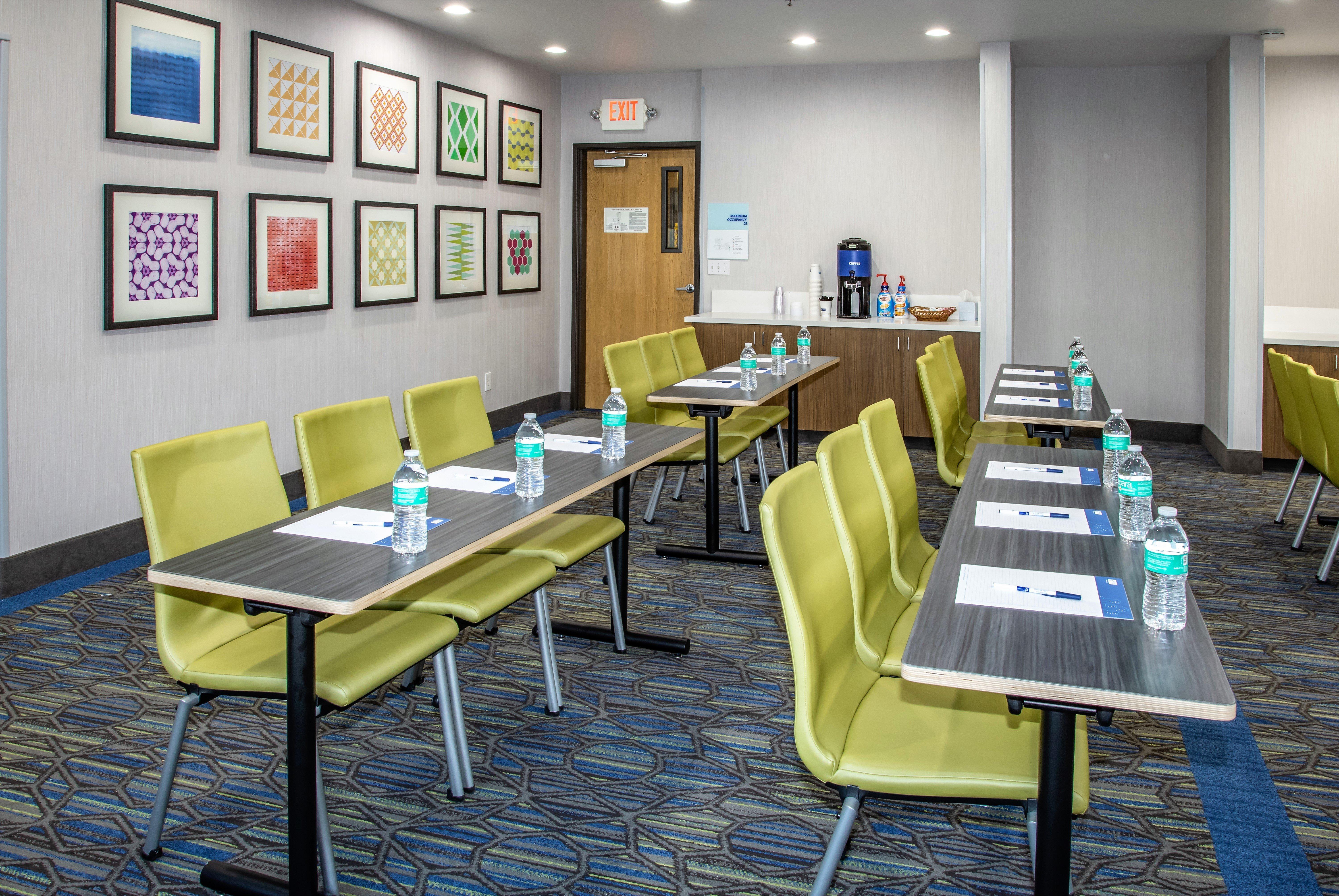 Holiday Inn Express Hotel & Suites Roseville - Galleria Area By Ihg Экстерьер фото