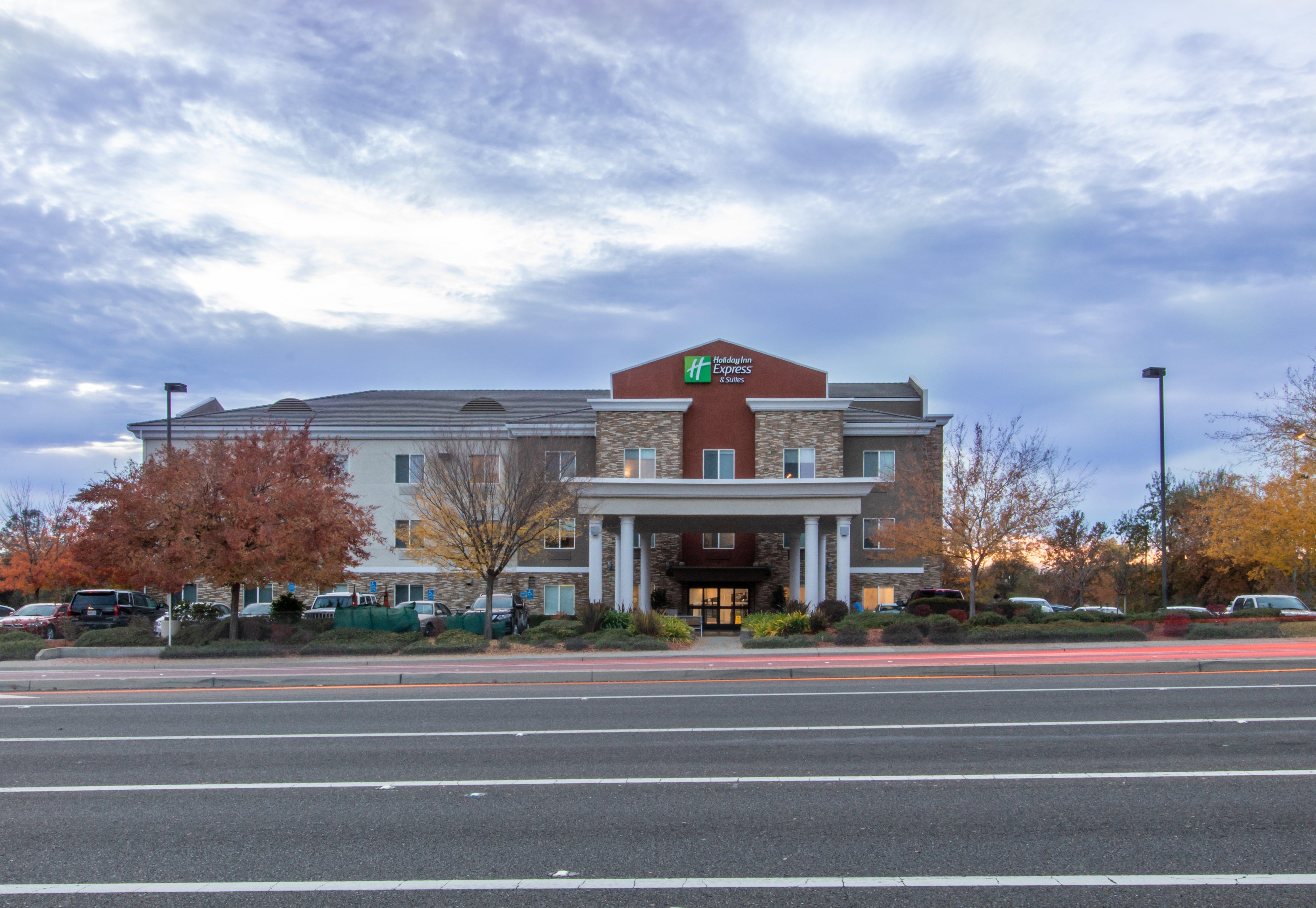 Holiday Inn Express Hotel & Suites Roseville - Galleria Area By Ihg Экстерьер фото