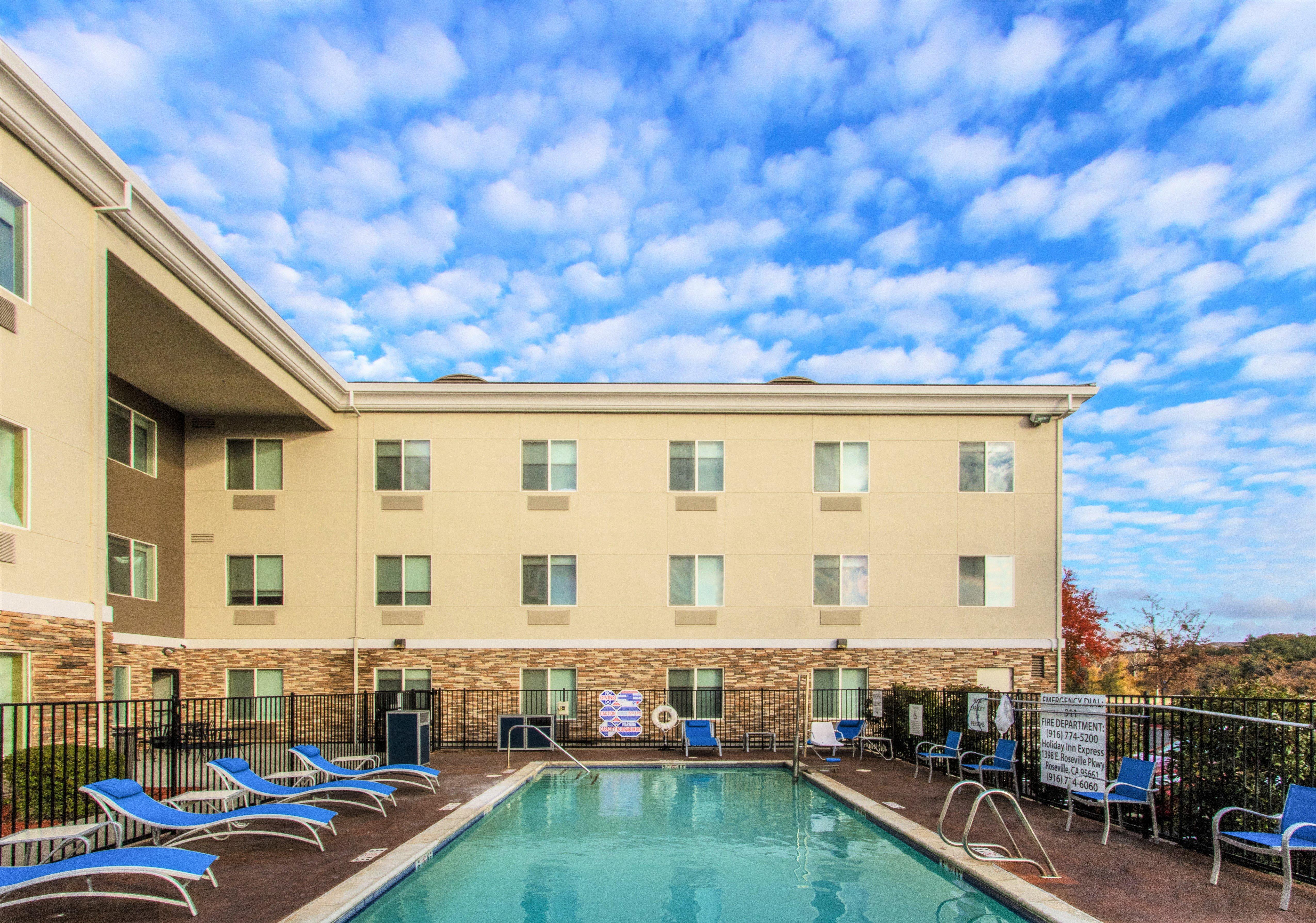 Holiday Inn Express Hotel & Suites Roseville - Galleria Area By Ihg Экстерьер фото